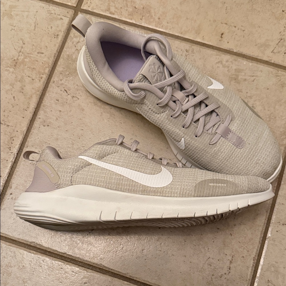 Nike Women's Flex Experience 12 Light Gray Sneakers/Running Shoes